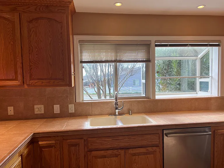 1620 Park Ave — Photo 7