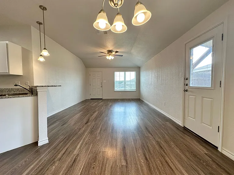 1837 Clovis Dr — Photo 8