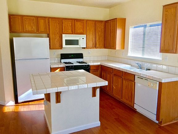 3rd image of 7742 Sweetbrier Way