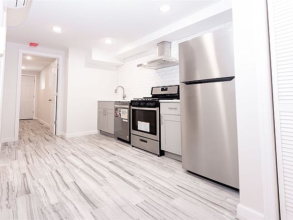 3rd image of 62 Oak St