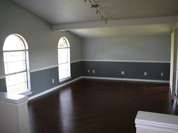 3rd image of 6501 Chinaberry Trl