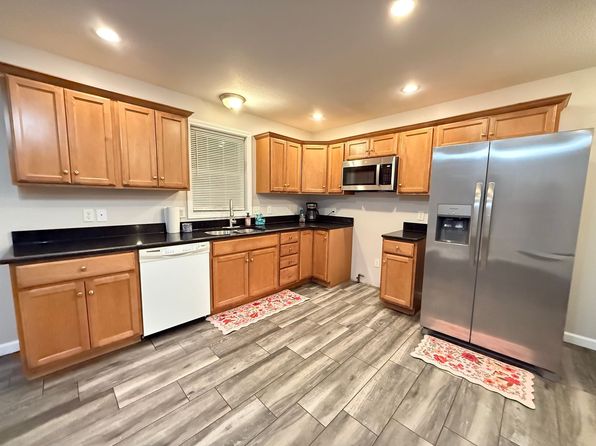 18 Pine Grove St #20