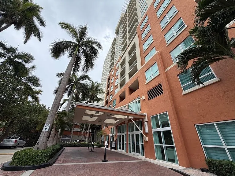 2000 N Bayshore Dr #126 — Photo 1