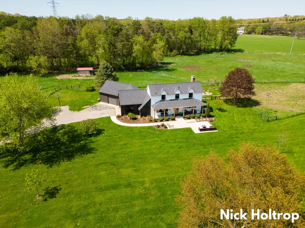 8535 Whitneyville Ct SE, Alto, MI 49302