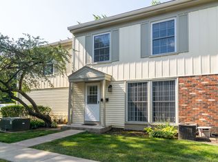 1682 Williamsburg Ct APT E, Wheaton, IL 60189