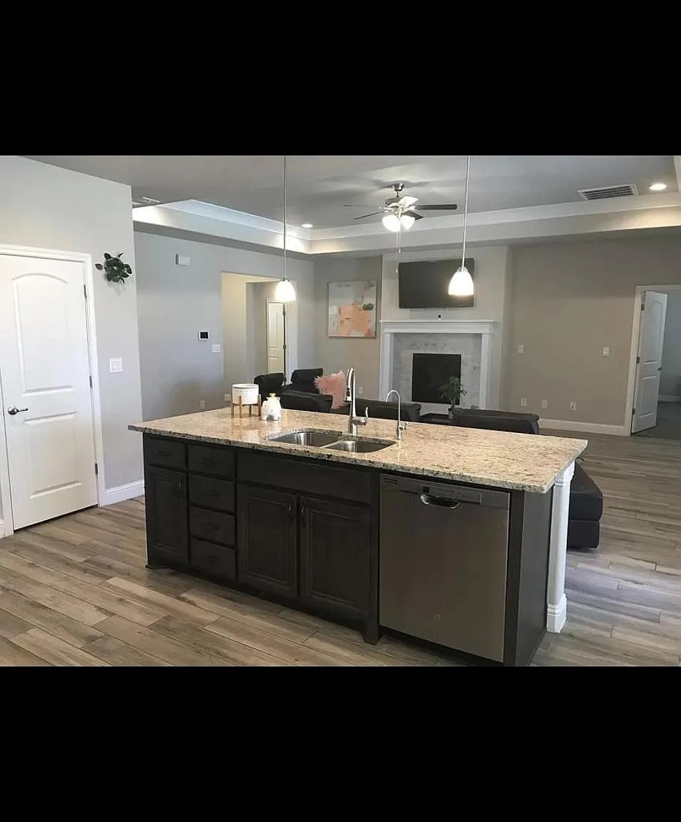 3 bed, 1940 sqft, $3,200 — Photo 4