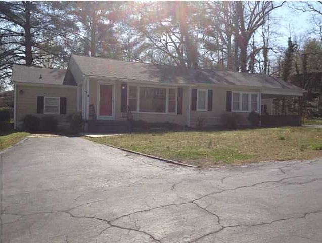 1st image of 601 Oak Ave