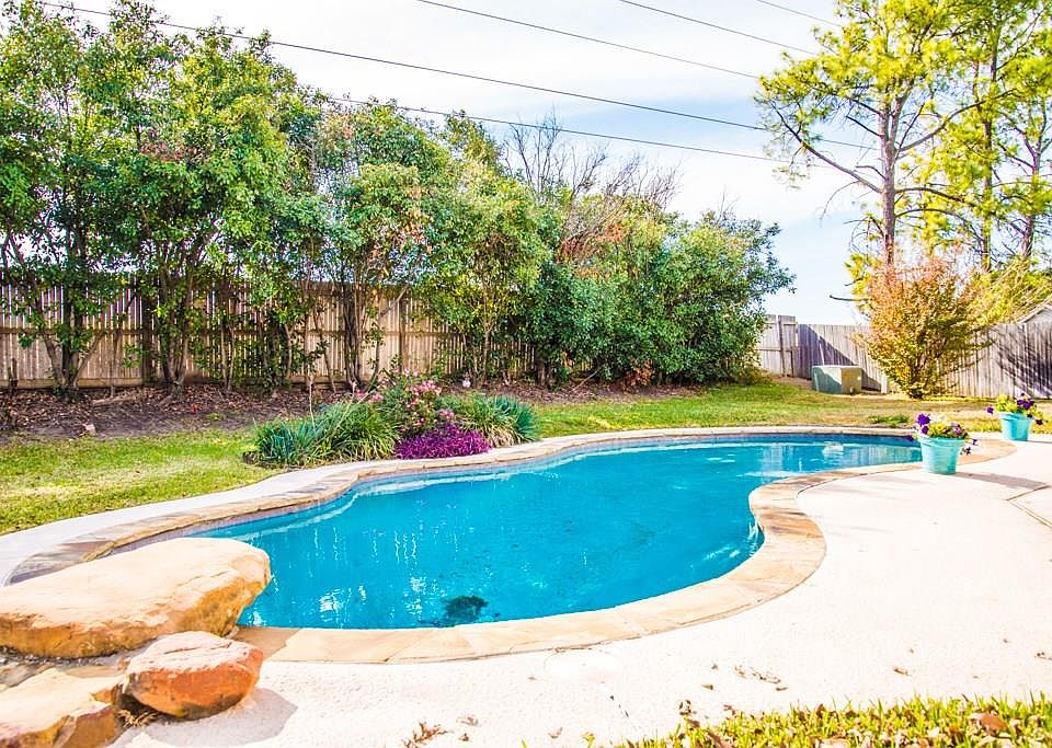1st image of 3 Brook Creek Ct