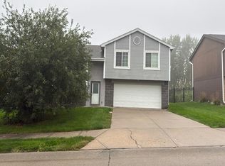7975 Bondesson St, Omaha, NE 68122
