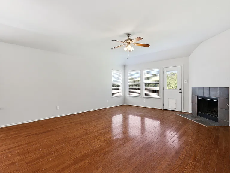4504 Leeds Dr — Photo 6