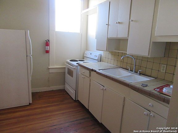 4th image of 1712 Howard St