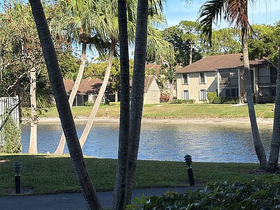 4th image of 708 Sunny Pine Way APT F1