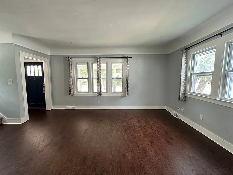 2132 Kalamazoo Ave SE — Photo 5