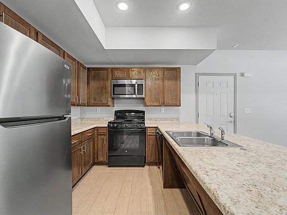 4th image of 169 Fowler St #105