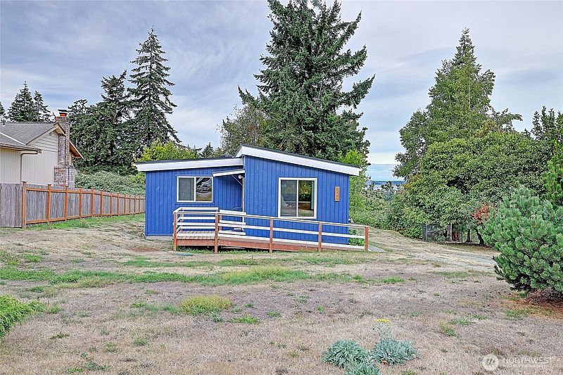 3rd image of 921 James Way