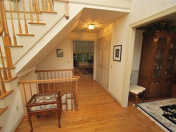 3rd image of 35 Chablis Dr