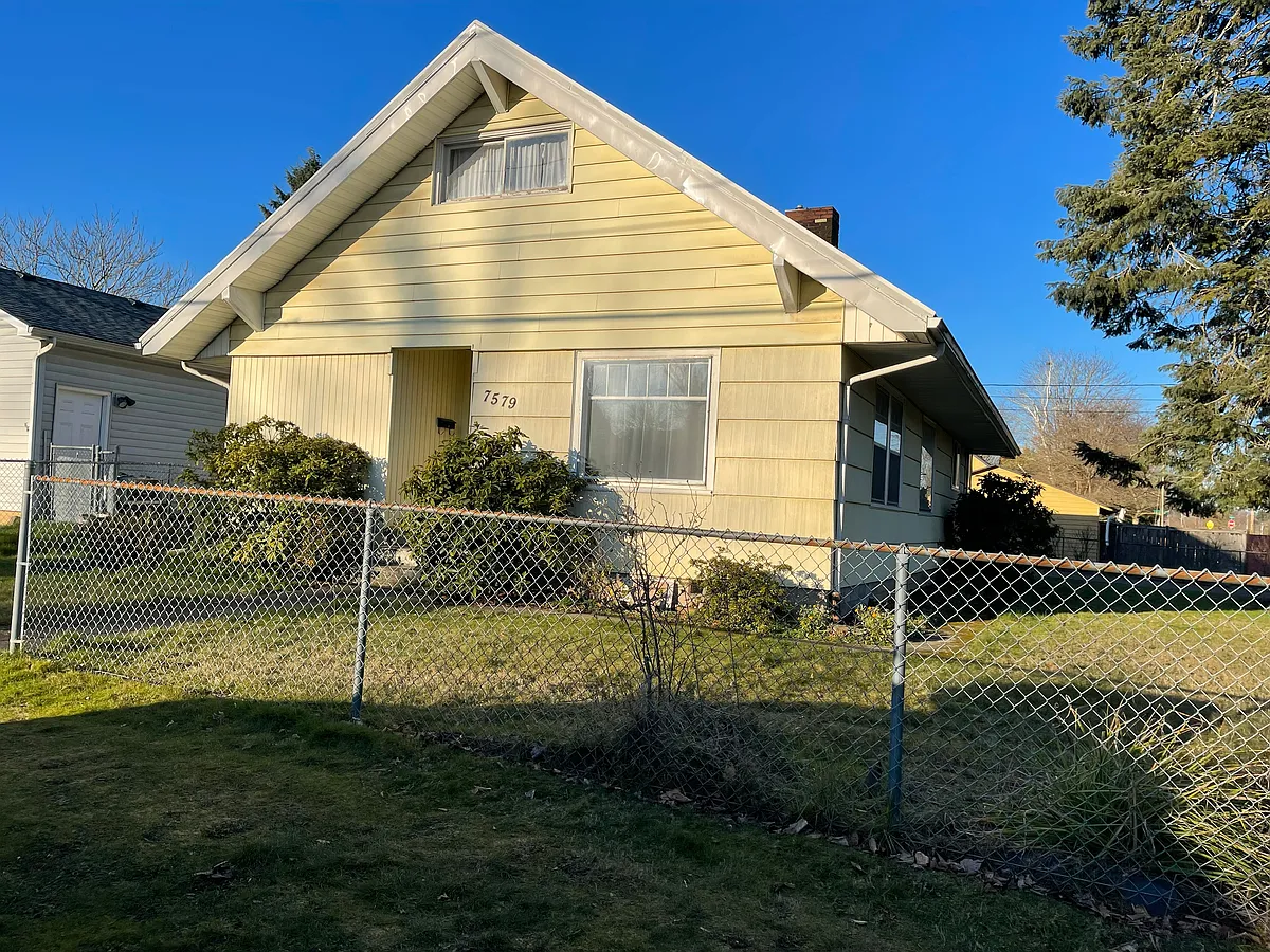 Building Photo - 7579 N Gilbert Ave