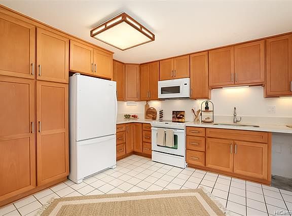 4th image of 585 Hahaione St APT C103