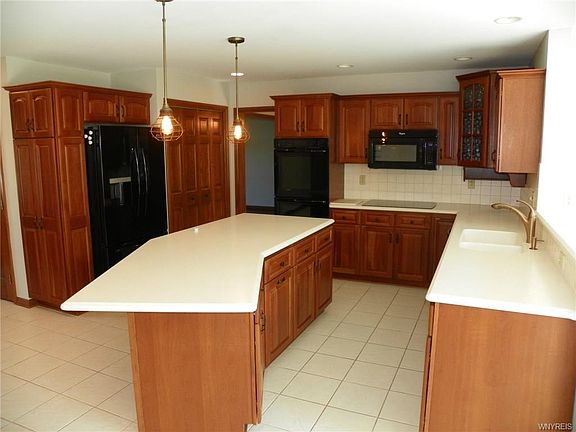 4th image of 9707 Carmelo Ct