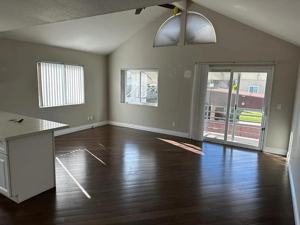 2 bed, 900 sqft, $2,395 — Photo 4