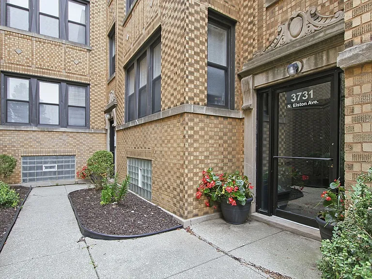 Square 37 Apartments — Photo 19