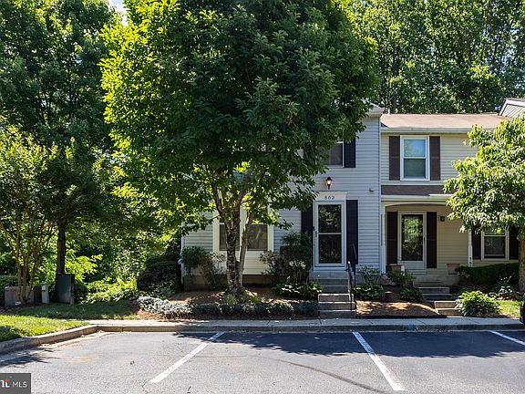 3rd image of 563 Bay Dale Ct