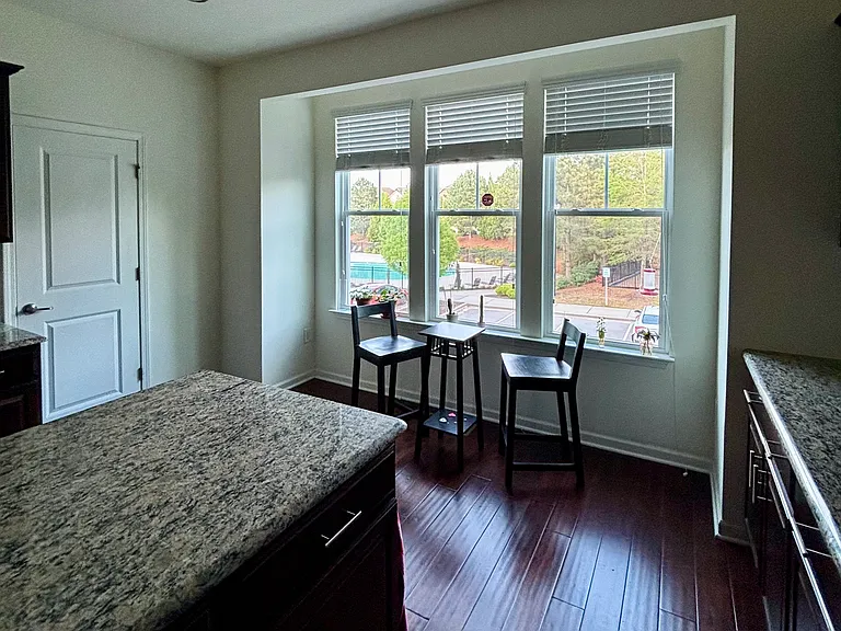 5319 Cambridgeshire Loop — Photo 9