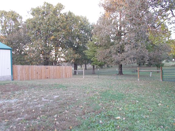 3rd image of 28 Highland Cove Dr