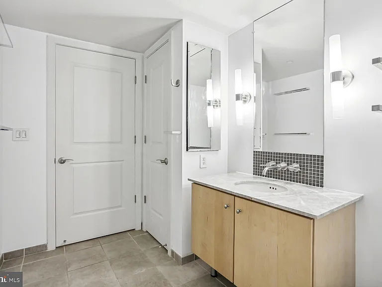 1025 1st St SE #507 — Photo 11