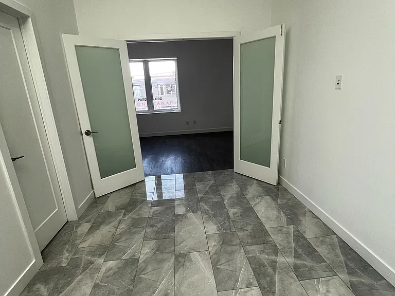 1375 Bathurst St #B — Photo 2