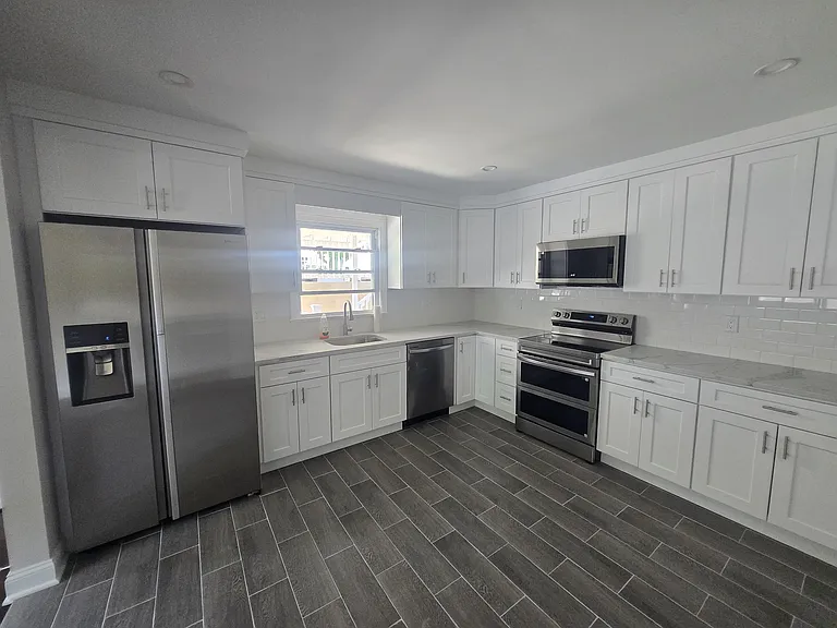 59 Willow Ave #1 — Photo 2