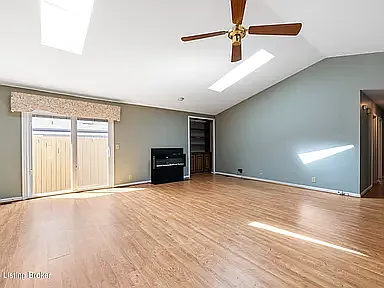 732 Old Harrods Creek Rd — Photo 3