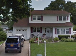 4 Apple St, Central Islip, NY 11722