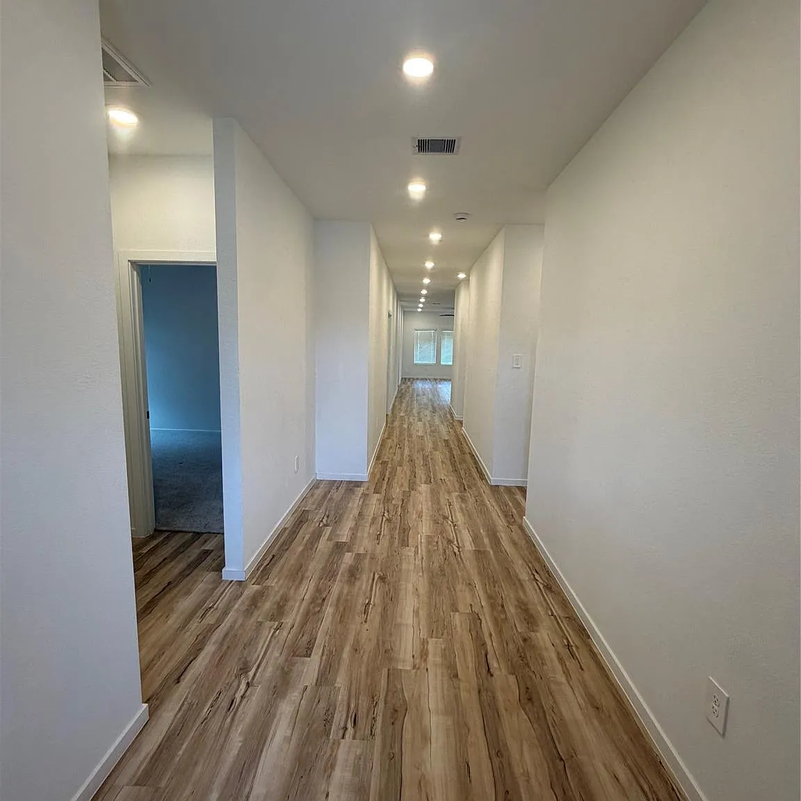 4 bed, 3.0 bath, 2388 sqft, $2,600 — Photo 2