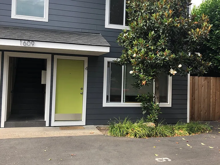 Taggart Apartments — Photo 19