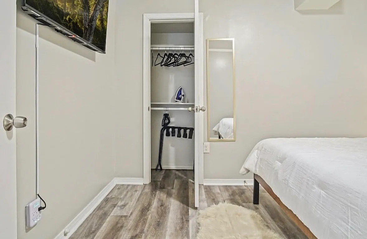 3 bed, 1050 sqft, $1,925 — Photo 4