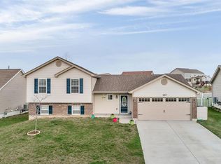 137 Shadow Pointe Dr, Wentzville, MO 63385