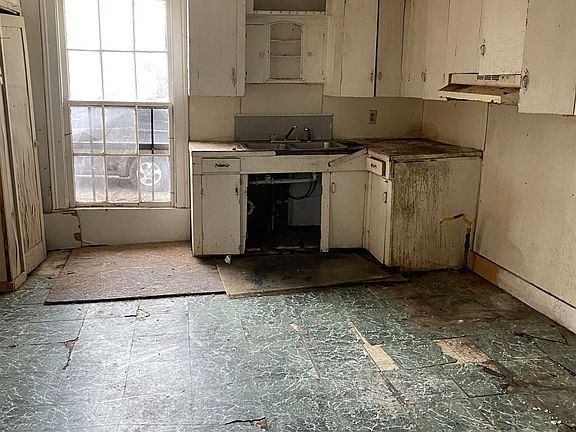 5th image of 807 Hatchie St