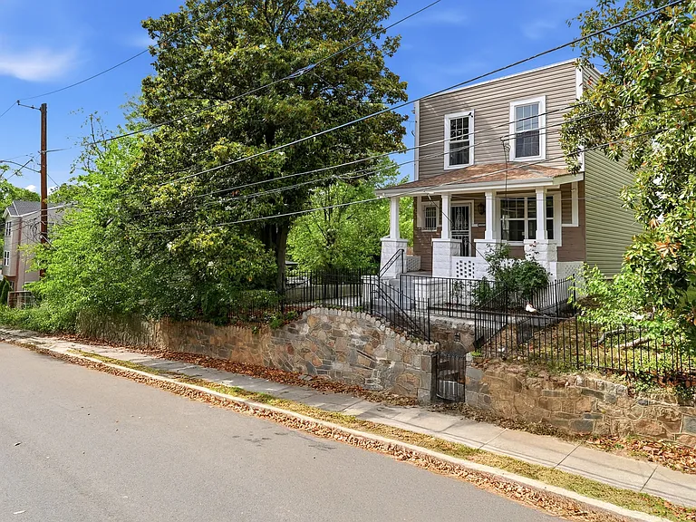 5818 Field Pl NE — Photo 2