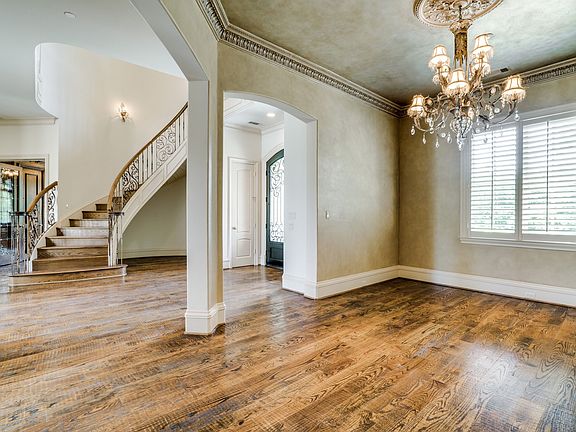 4th image of 4012 Wood Lake Dr