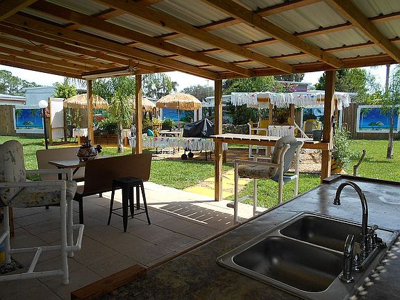 Outdoor Kitchen