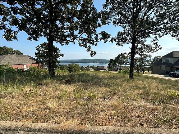 4th image of 119 Castle Rock Dr