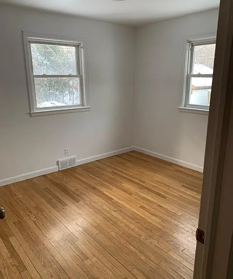 71 Hadley Rd — Photo 2