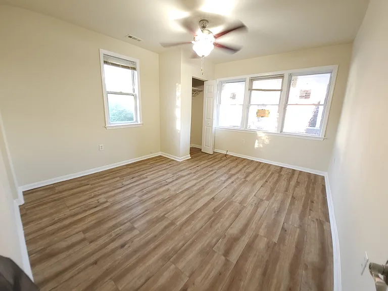 5023 Emo St — Photo 9