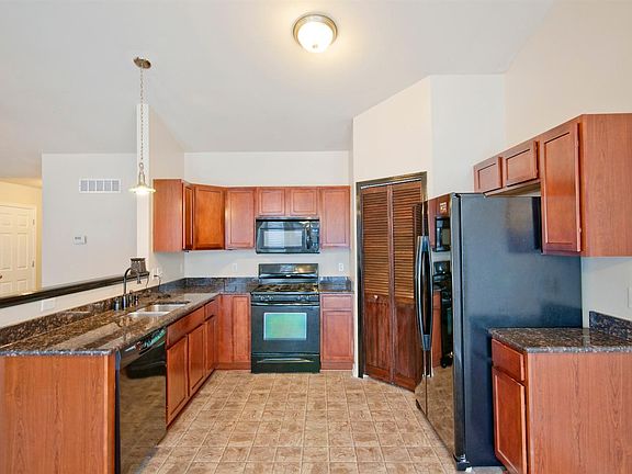 3rd image of 7023 Colchester Ln