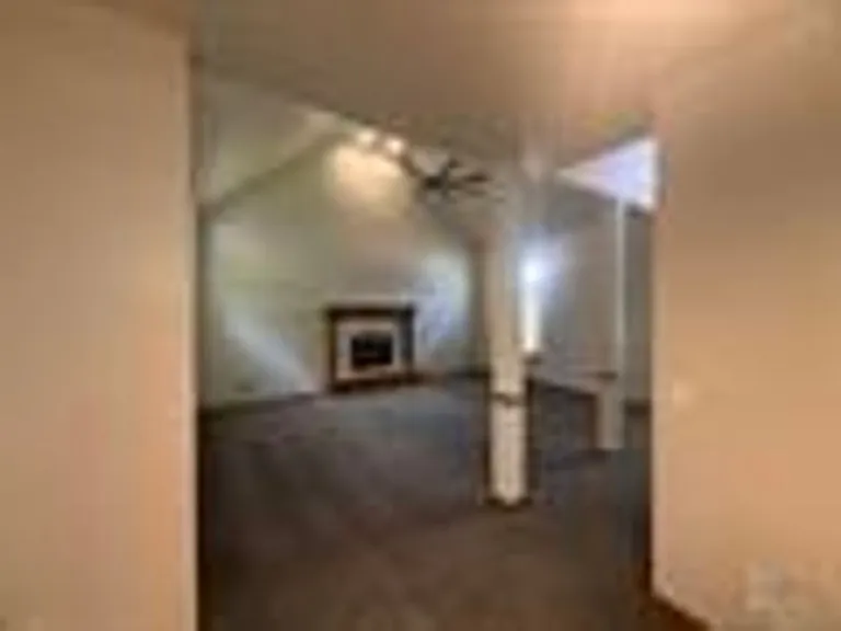 372 Bluestem Trl — Photo 2
