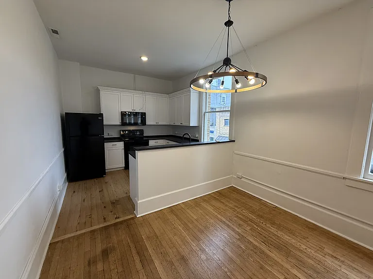 44 E Market St — Photo 2