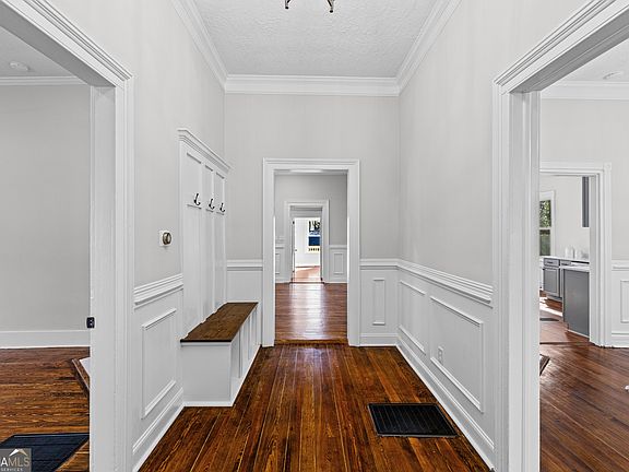 3rd image of 1232 Hickman Rd