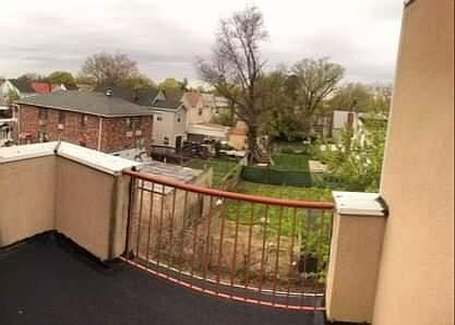 3rd image of 19334 Linden Blvd