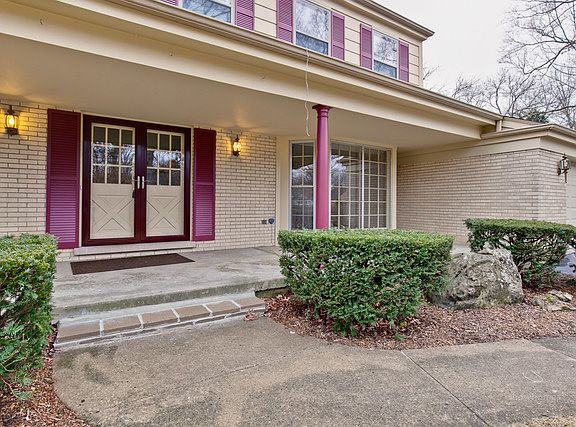 2nd image of 21 Londonderry Ln